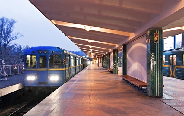 Число пассажиров киевского метро сократилось в пять раз