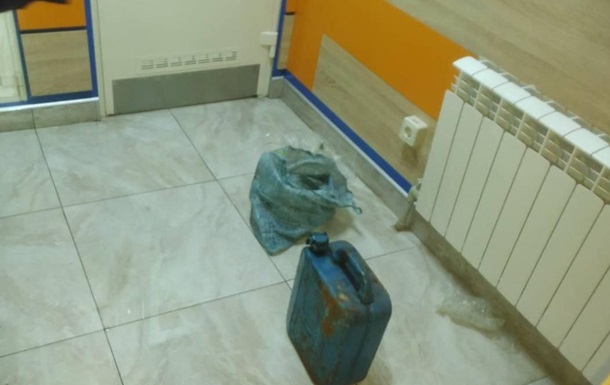 В ломбарде Харькова мужчина хотел поджечь себя из-за неисправного телефона