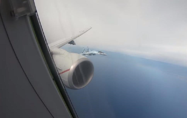 Перехоплення літака США двома Су-35 потрапило на відео
