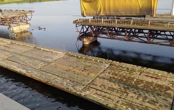 На Дніпропетровщині побудували переправу на місці моста, що впав 