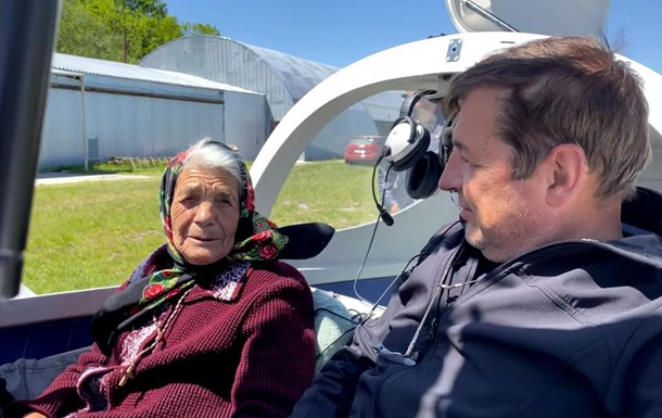 Пенсіонерка в 90 років керувала літаком