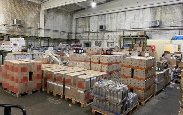 Силовики изъяли почти 100 тонн поддельного алкоголя в четырех областях