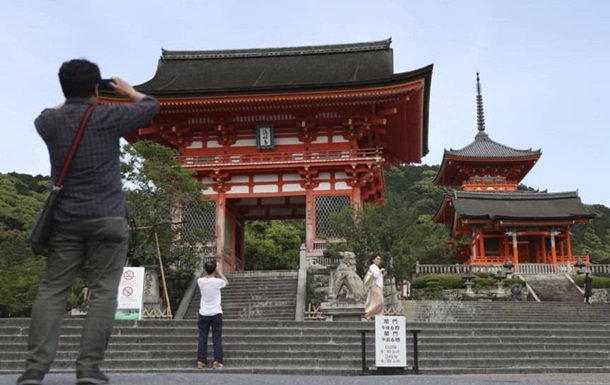 Японія не буде платити туристам за перебування в країні