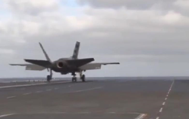 Небезпечний зліт F-35C з авіаносця потрапив на відео