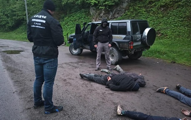 У Києві затримали угрупування, яке переправляло через кордон нелегалів
