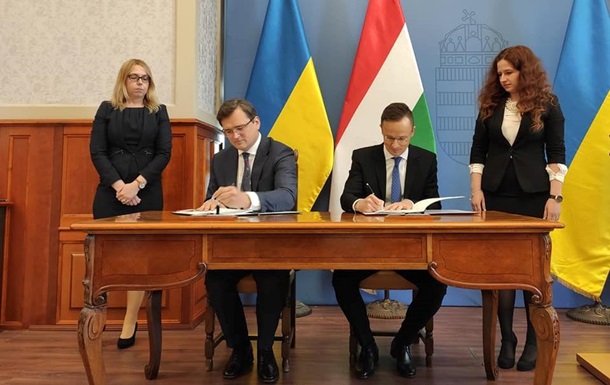Глави МЗС України та Угорщини підписали низку документів у Будапешті
