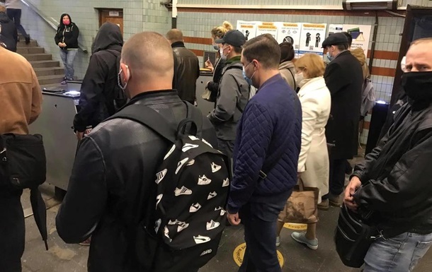 Киян просять готуватися до довгих черг в метро