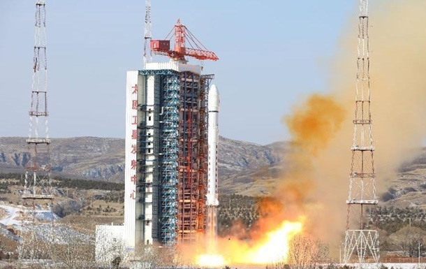 Китай запустил ракету Чанчжэн-2D с двумя спутниками