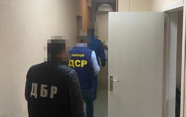 Харківського митника підозрюють в розтраті 400 тисяч