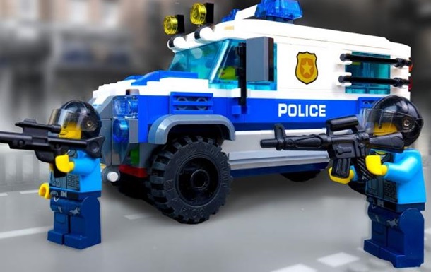 Lego призупинила рекламу іграшок з поліцейськими