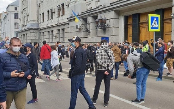 В Харькове активисты требуют выпустить из полиции задержанных