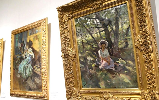 ГБР оставило картины Порошенко в музее
