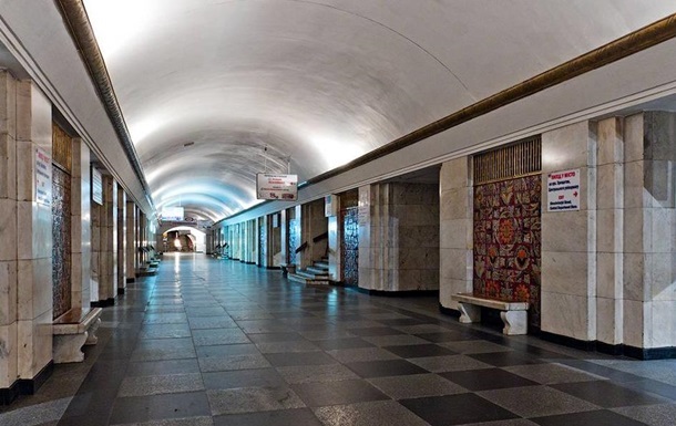 Центральную станцию метро Киева закрывали из-за  минирования 
