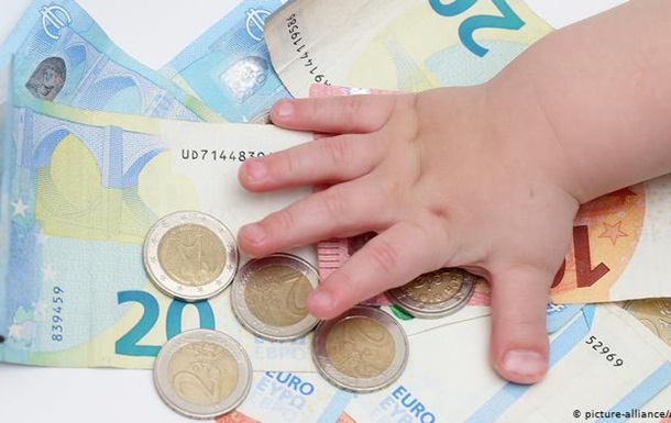 Як Німеччина бореться з кризою: 300 євро на дитину і зниження ПДВ