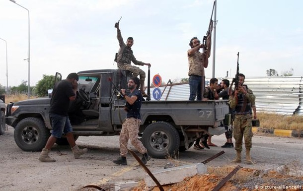 Провал мирної ініціативи: урядові сили у Лівії продовжують наступ