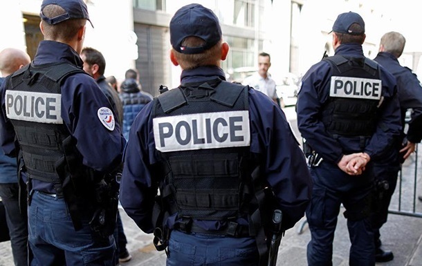 Французской полиции запретили удушение задержанных