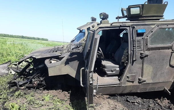 На Донбасі підірвалося авто ЗСУ, поранені 10 бійців