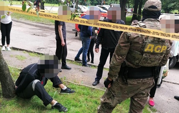 У Львові зі стріляниною затримали грабіжників