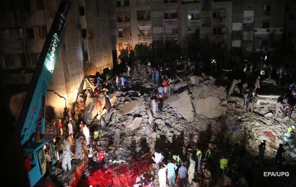 У Пакистані під час обвалення житлового будинку загинули 19 осіб