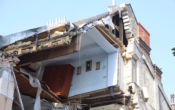Обвалення житлового будинку в Одесі. Фоторепортаж