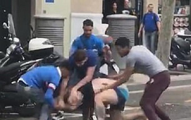 Избиение туриста в Барселоне попало на видео
