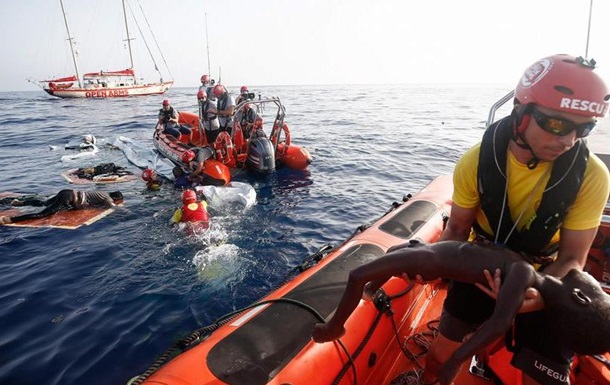 Човен з мігрантами затонув біля Тунісу: 30 осіб загинуло