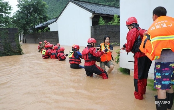 Наводнение в Китае затронуло более 2 млн человек. Фоторепортаж