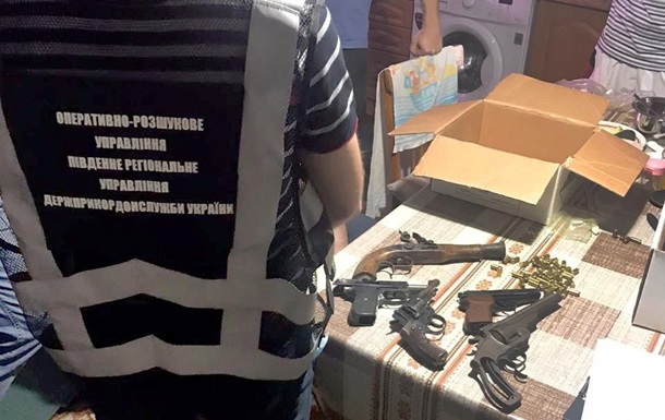 На Одещині через кордон провезли контрабандний арсенал зброї