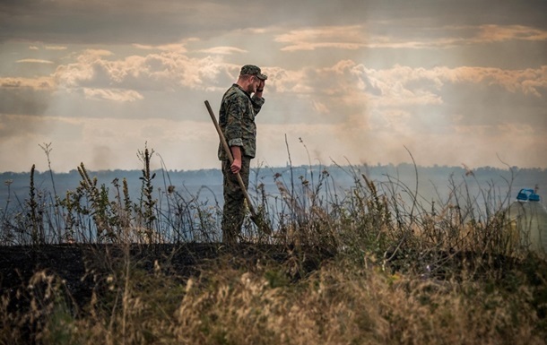 На Донбасі 12 обстрілів, поранений військовий
