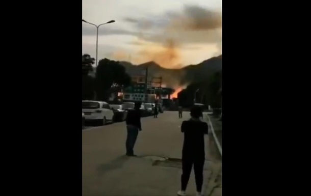 У Китаї вибухнув бензовоз: багато загиблих