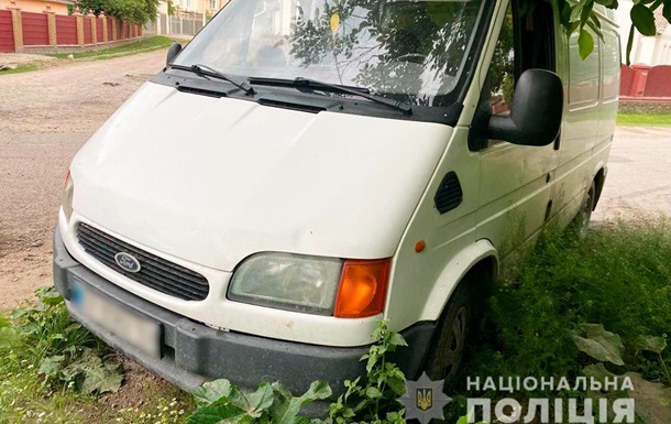 Автобус сбил двух детей в Черновицкой области