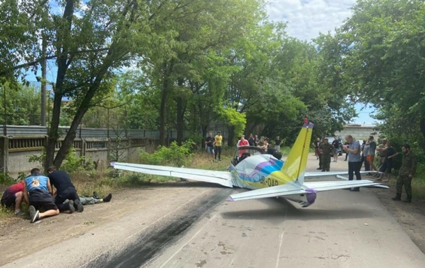 В Одессе упал легкомоторный самолет
