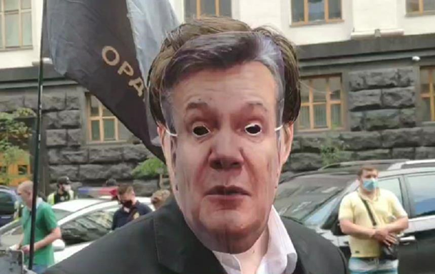 Под ВР прошла акция протеста с  Януковичем 
