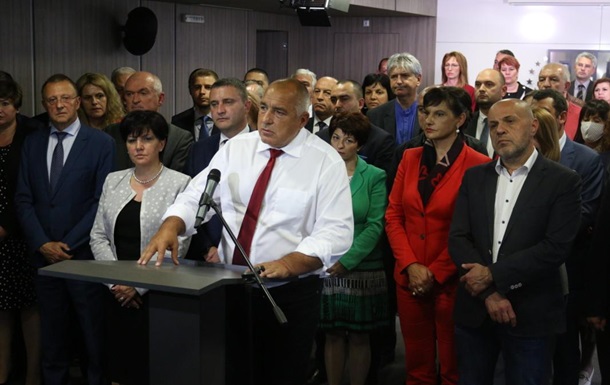 Премьер-министр Болгарии обвинил президента в подглядывании