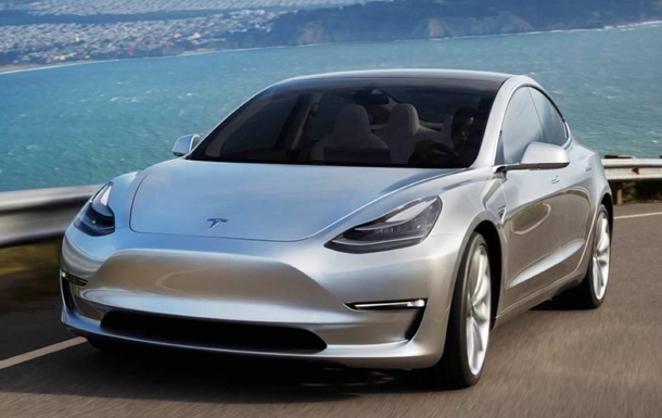 Німець випадково замовив 27 електрокарів Tesla Model 3