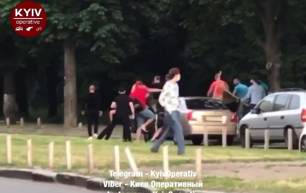 У Києві невідомі побили водія і розбили його автомобіль