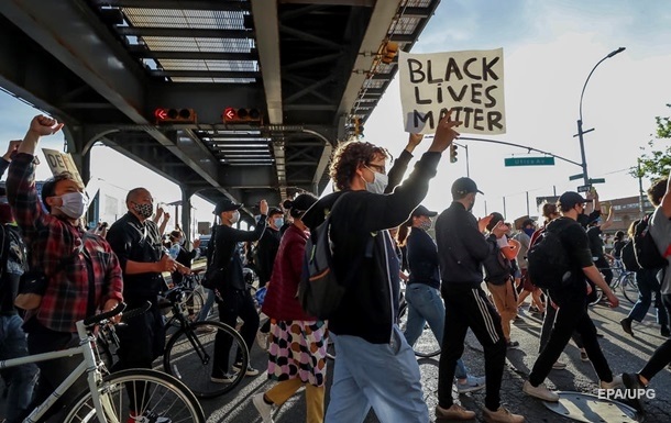 У США знову розгорілися протести після нового вбивства поліцією