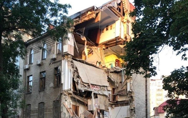 Опубликовано видео момента обрушения дома в Одессе