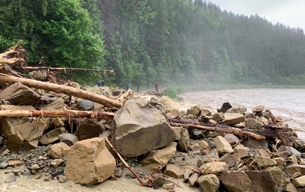 В Яремче через негоду зруйнований водопровід: місто залишилося без води