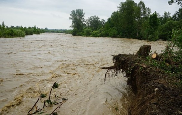 Наводнение в западной Украине: в Черновцах ограничили подачу воды