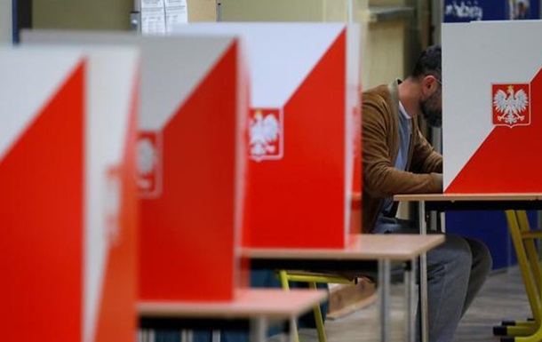 Президентские выборы в Польше: Дуду поддержал Трамп, а Тшасковского - Европа