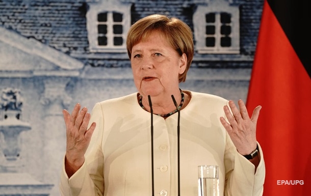 Меркель запевнила, що дотримується карантинних заходів
