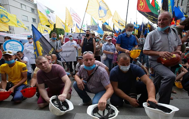 Под ОП второй день протестуют шахтеры
