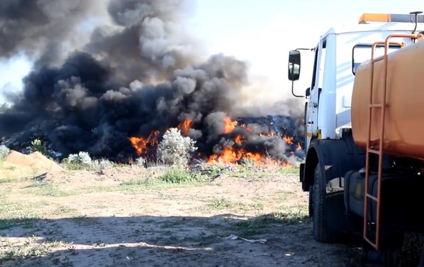 У Миколаївській області виникла масштабна пожежа на звалищі