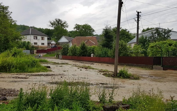 На Прикарпатье не могут поделить компенсацию для пострадавших от наводнений