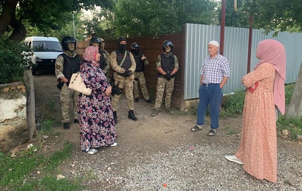После обысков в Крыму задержаны шесть человек
