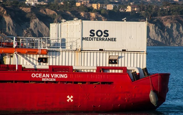 На Сицилії мігрантів з Ocean Viking відправили на карантинний пором