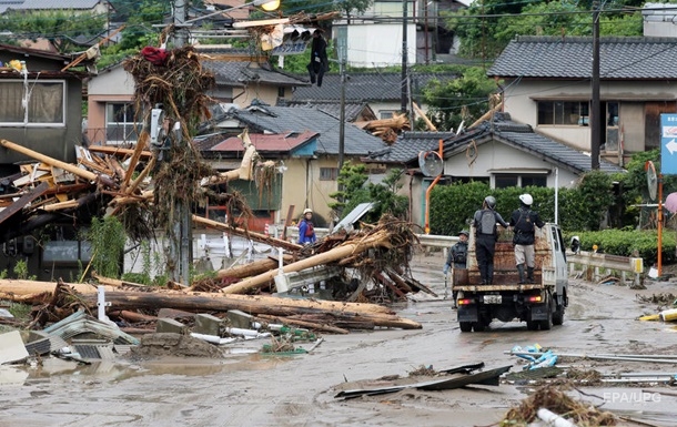 Негода в Японії забрала життя майже 60 осіб