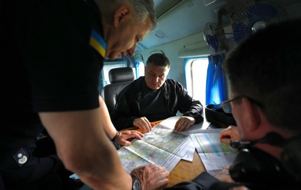Пожежі на Луганщині: на місце прибув Аваков і чиновники