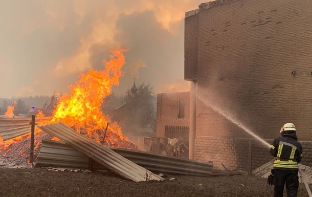 Пожежі на Луганщині: родини, які втратили житло, отримають по 300 тисяч